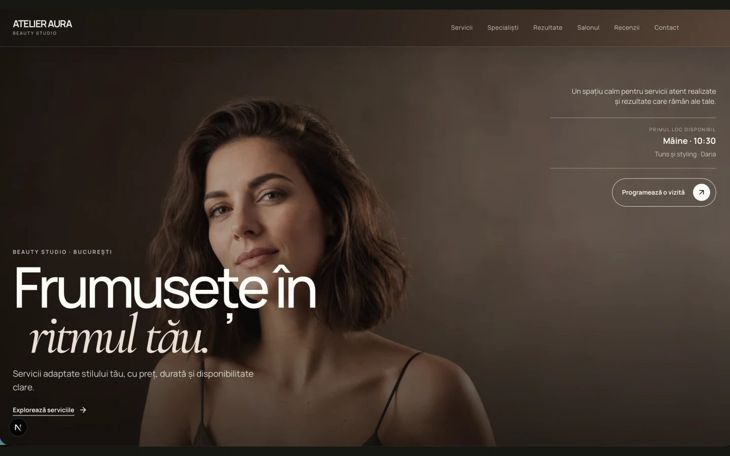 Website-ul Atelier Aura, cu navigație, servicii și acțiunea de programare.